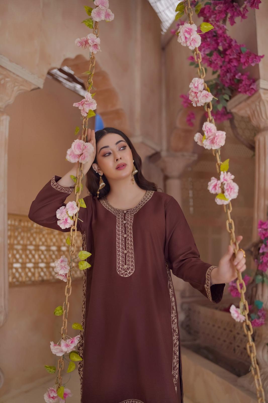 2 Pcs Stylish dhanak Embroidered Women's Stitched Shirt and Trouser Set