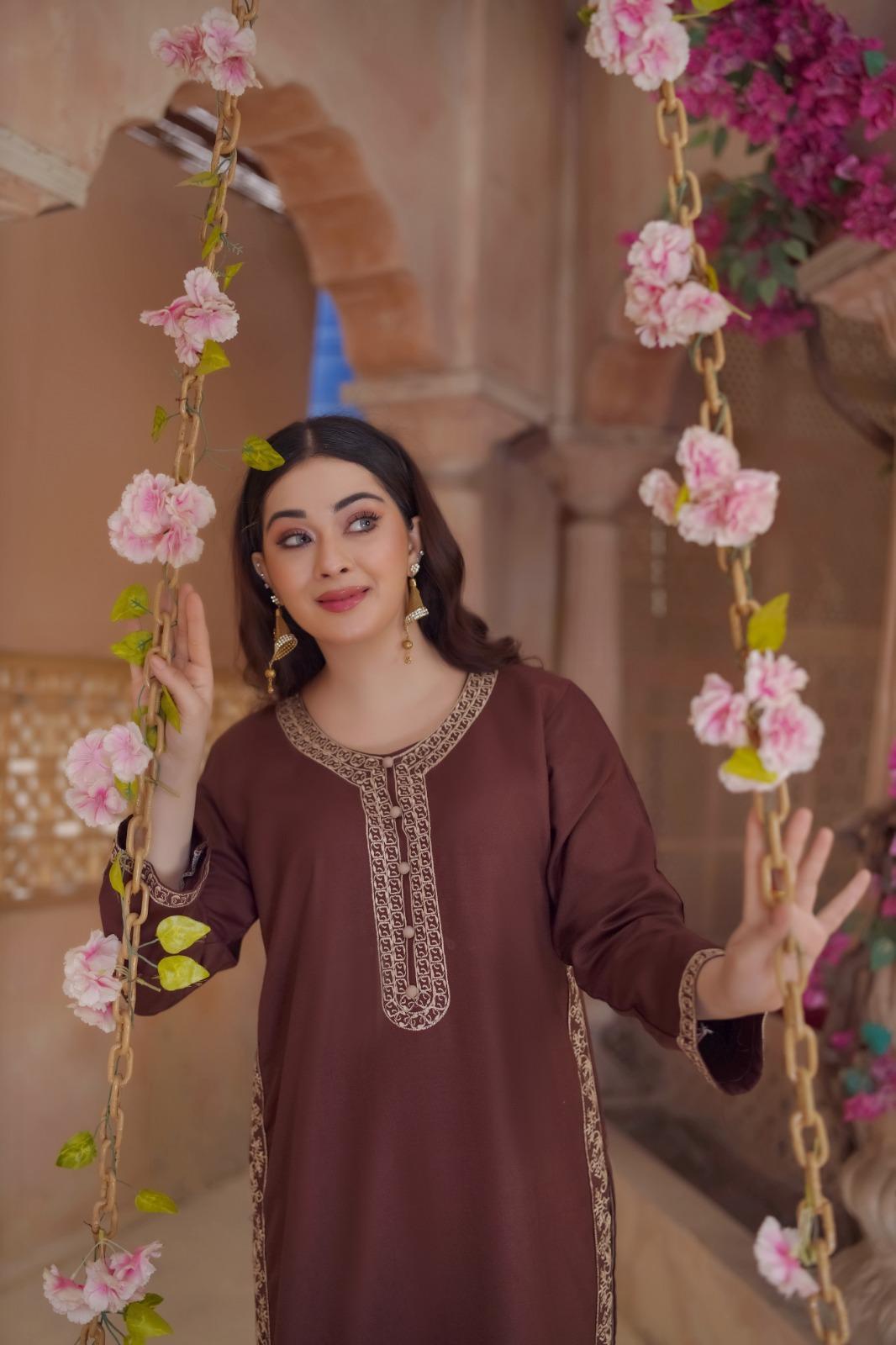 2 Pcs Stylish dhanak Embroidered Women's Stitched Shirt and Trouser Set