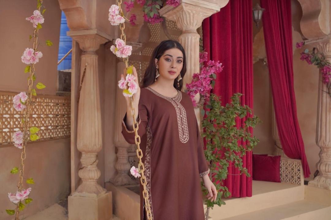 2 Pcs Stylish dhanak Embroidered Women's Stitched Shirt and Trouser Set