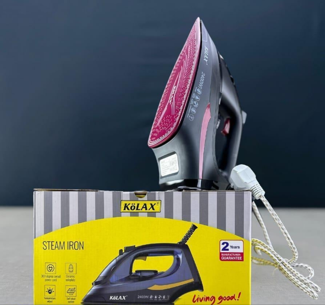 2400KW Steam iron Black