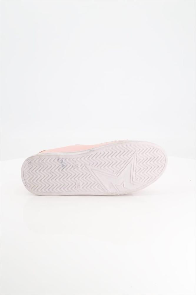 Trendy Sneakers for Women – Stylish, Comfortable & Lightweight