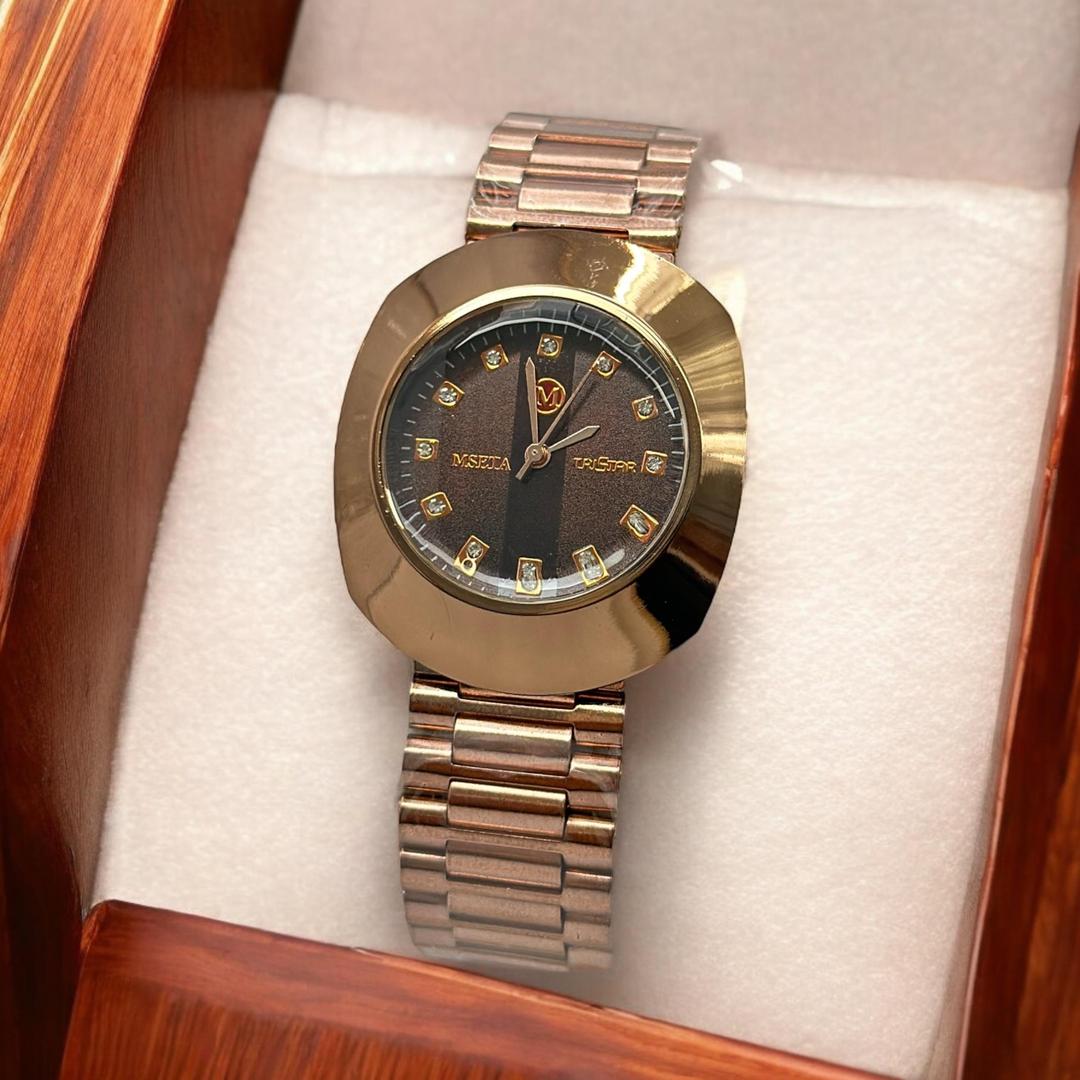 Men's Fornal Analouge Watch Golden Color