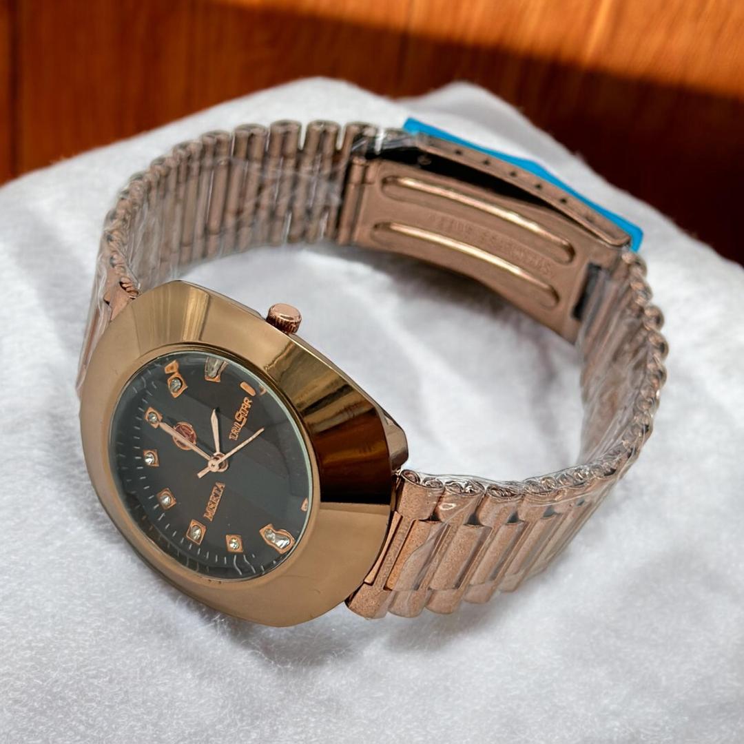 Men's Fornal Analouge Watch Golden Color