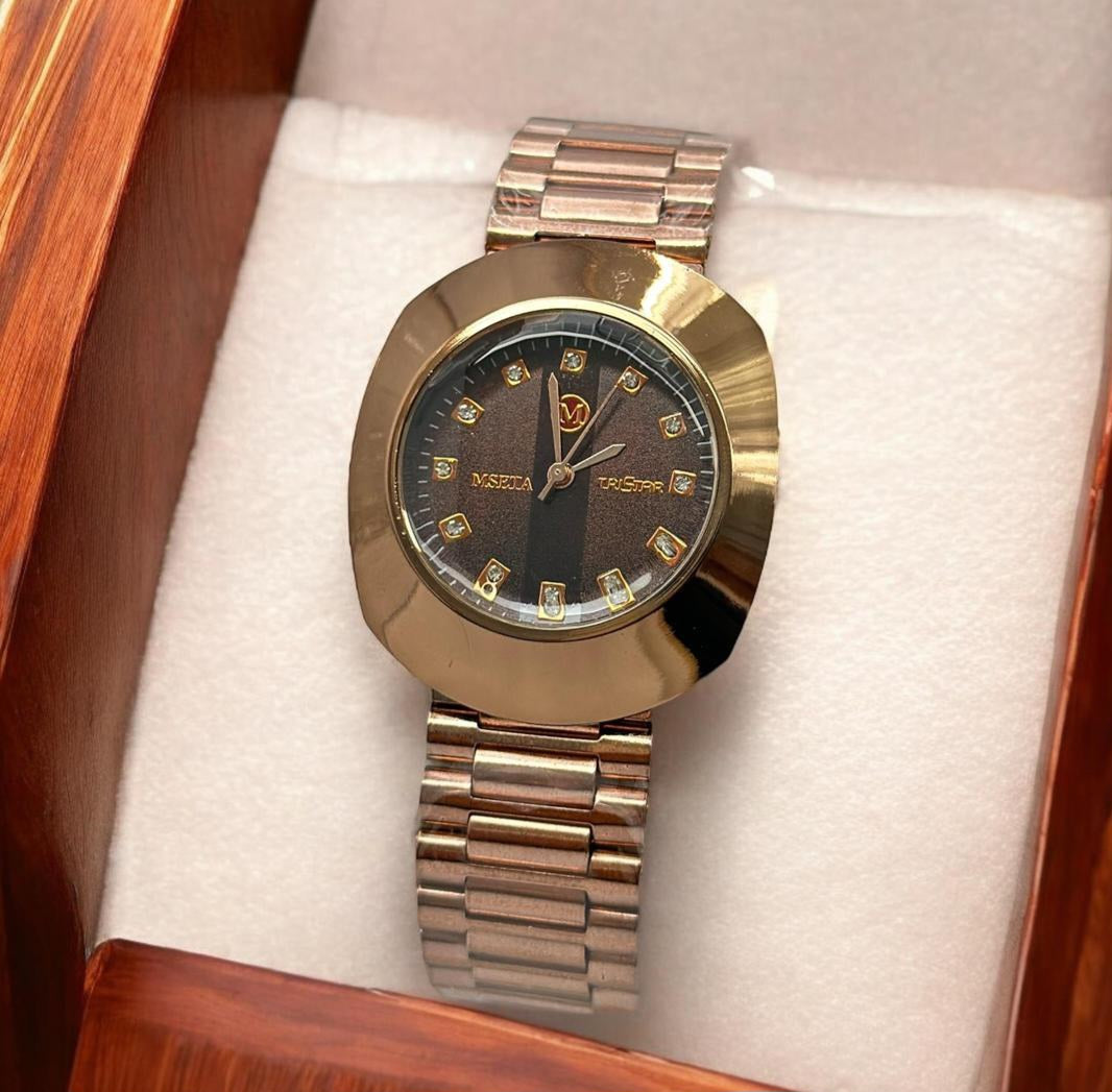 Men's Fornal Analouge Watch Golden Color